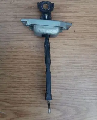 Toyota RAV 4 (XA30) Rear door check strap stopper
