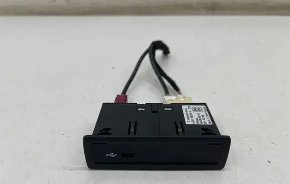 Mercedes-Benz GLA H247 USB socket connector A2478203902