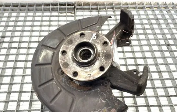 Volkswagen Golf VI Front wheel hub spindle knuckle