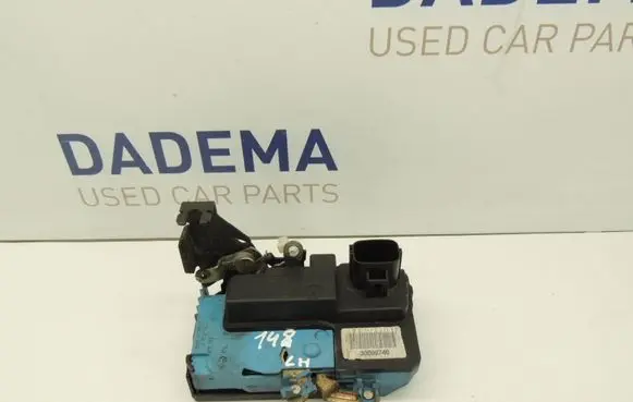 Volvo V70 Front door lock D148