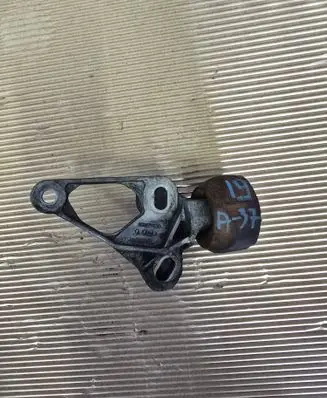 Volkswagen PASSAT B7 Engine mount bracket 8K0199343C