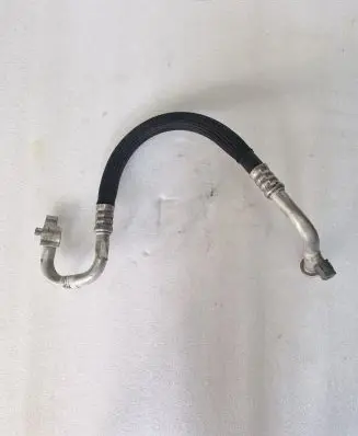 Jeep Grand Cherokee WL Air conditioning (A/C) pipe/hose 68381180AB