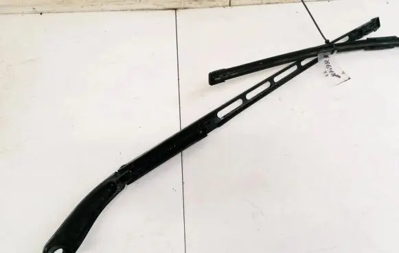 Front wiper blade arm