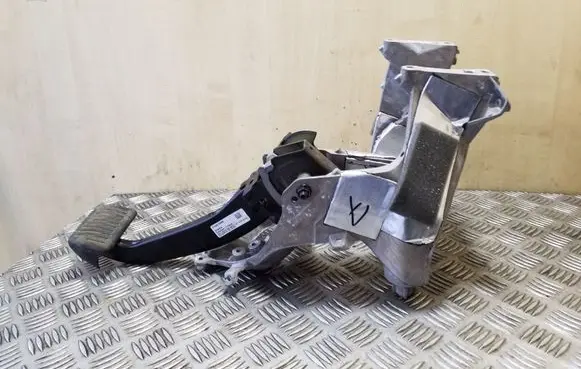 Volvo XC90 Brake pedal 31687068