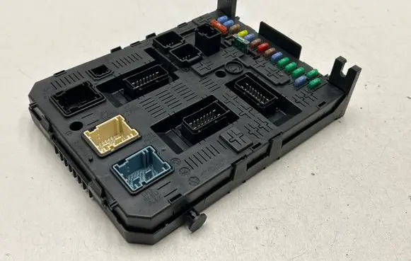 Peugeot 3008 I Comfort/convenience module 966405878002 281208364 281201906C