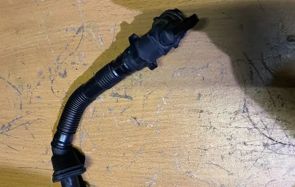 BMW 3 E92 E93 Breather hose/pipe 7553949 11157553949 13727560227