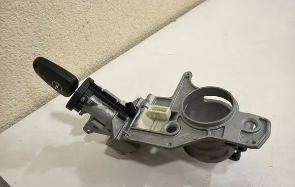 Opel Zafira B Ignition lock 281726