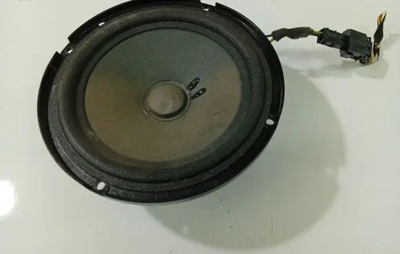 Audi A6 S6 C6 4F Front door speaker 