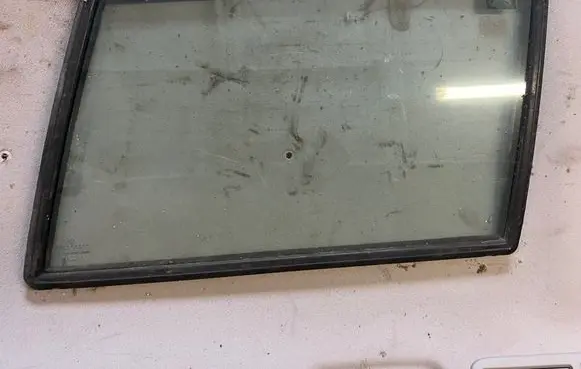 Jeep Cherokee XJ Rear side window 