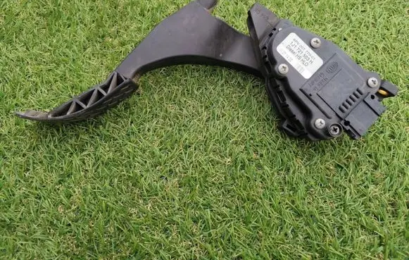 Skoda Octavia Mk1 (1U) Accelerator throttle pedal 1J1721503H 6PV00777001