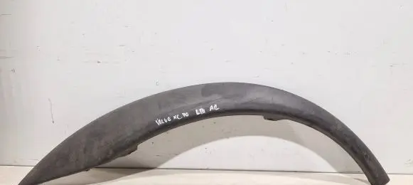 Rear fender molding trim