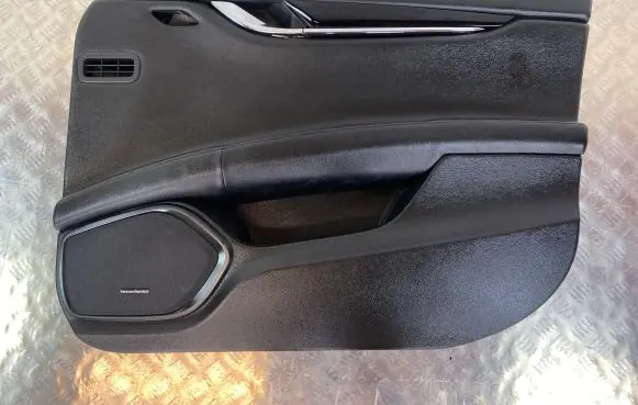 Maserati Quattroporte Front door card panel trim