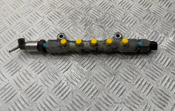 Toyota Avensis T250 Fuel main line pipe 238100R020 8945860010