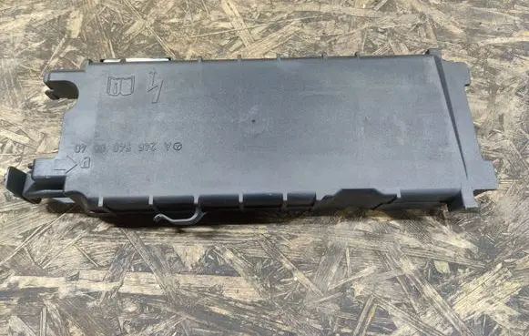Mercedes-Benz B W246 W242 Fuse box cover A2465400040 A2465451340