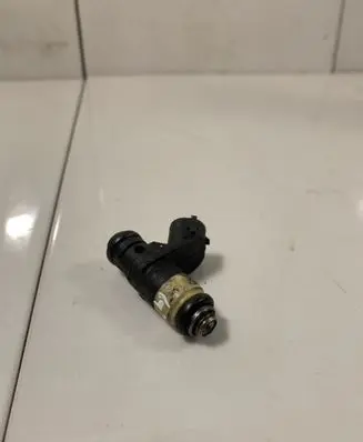 Volkswagen Golf IV Fuel injector 036906031M