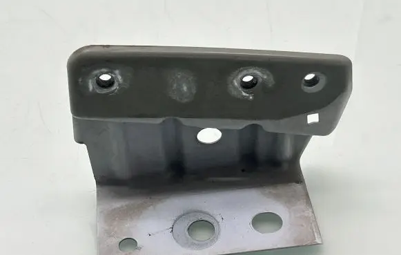 Fender mounting bracket