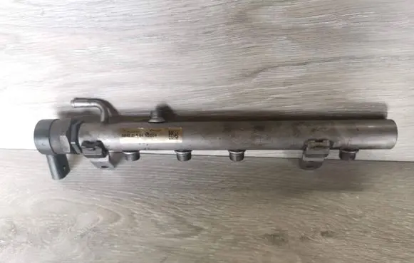 Mercedes-Benz R W251 Fuel main line pipe A6110780449 0281002494 24916097