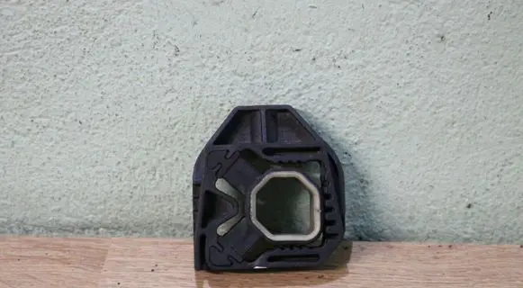 Audi A3 S3 8P Radiator mount bracket 1K0121367D