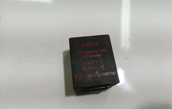 Opel Omega B2 Tow bar relay 52400006