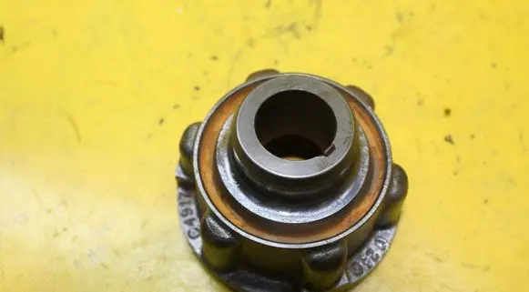 Jaguar XJ X351 Front wheel hub C4917