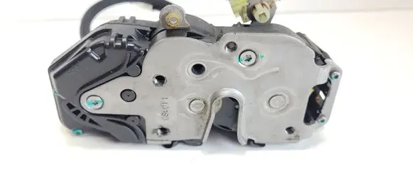 Opel Insignia A Front door lock 13503161