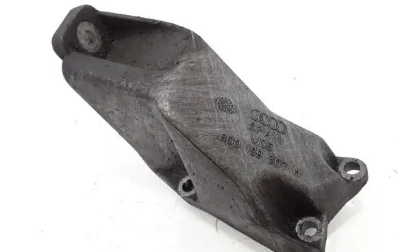 Audi A4 S4 B5 8D Engine mounting bracket 8D0199307H