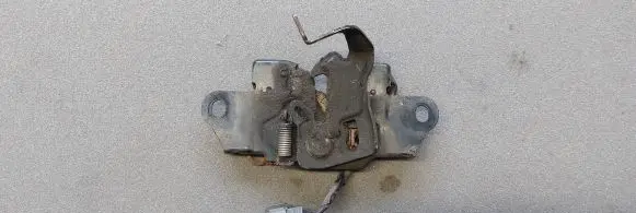 Mazda 3 III Engine bonnet/hood lock/catch