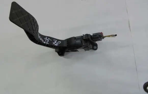 Audi A5 8T 8F Accelerator throttle pedal 8K1723523A