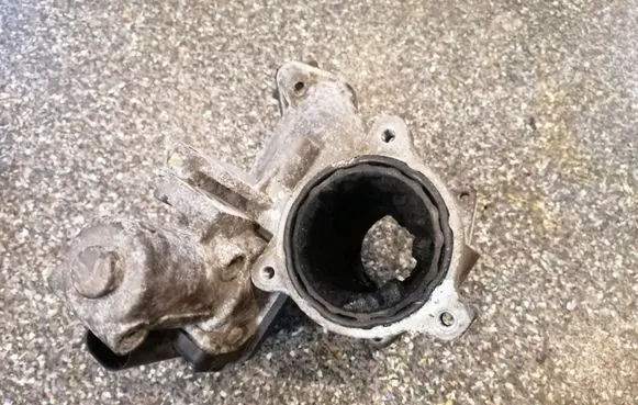 Skoda Fabia Mk2 (5J) EGR valve 03G129637A 03G131502