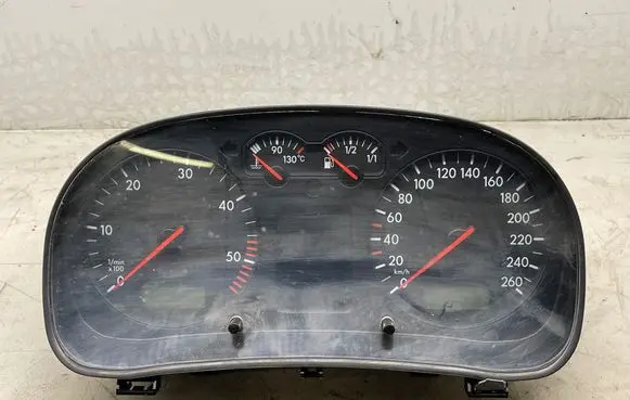 Volkswagen Golf IV Speedometer (instrument cluster) 110080131