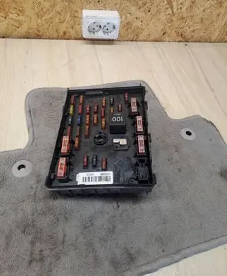 Volkswagen PASSAT B6 Fuse module 3C0937125 63592777