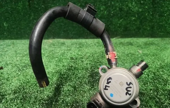 Suzuki SX4 S-Cross Mechanical fuel pump 15210-53S01