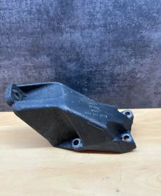 Audi A4 S4 B5 8D Engine mounting bracket 8D0199307L