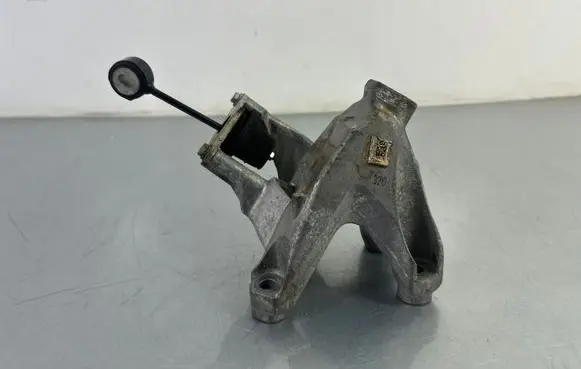 Volkswagen Touareg III Engine mounting bracket 4M0199307AF