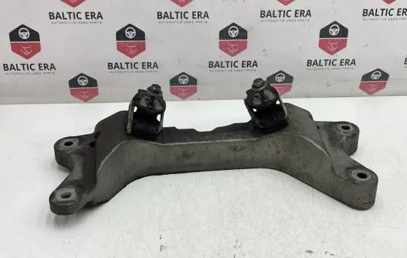 Gearbox mounting bracket