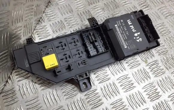 Opel Signum Fuse box cover 13181984
