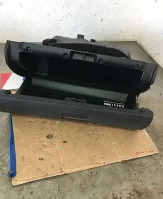 Mercedes-Benz B W245 Glove box