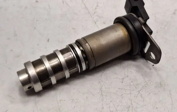 BMW X5 E70 Camshaft vanos timing valve 7585776 11367585776 11368605123