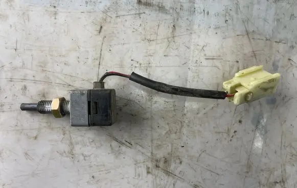 Hyundai Matrix Brake pedal sensor switch 9384038000
