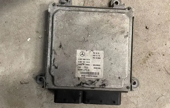 Mercedes-Benz C W204 Engine control unit/module A6519007401 28381036 A6519011801