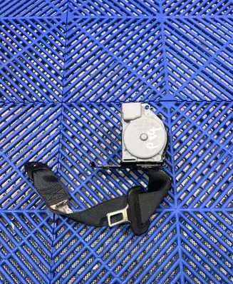 Toyota Auris E180 Middle seatbelt (rear) C7092