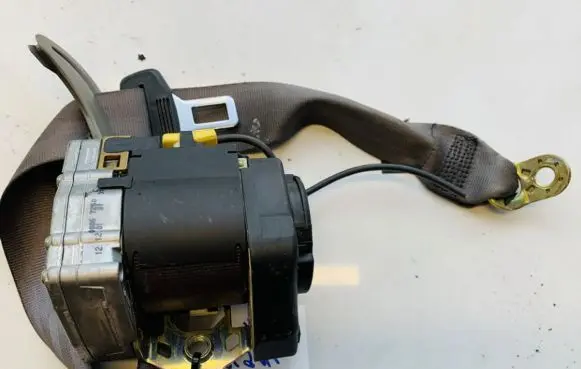Audi A6 S6 C5 4B Middle seatbelt (rear) 4b5857807c