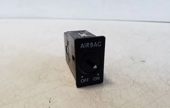 Passenger airbag on/off switch