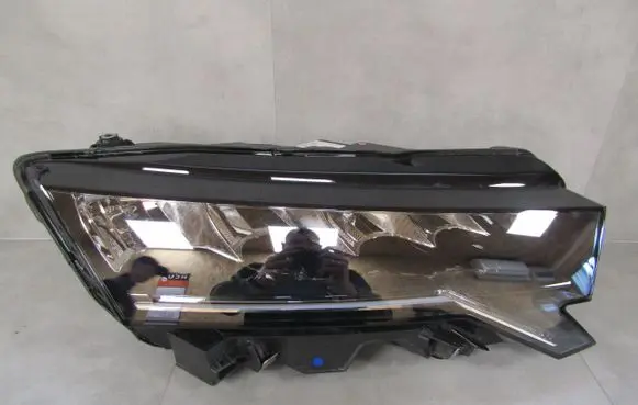Skoda Octavia Mk4 Headlight/headlamp 5E4941010 0301134232AA LE22A6497
