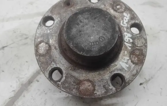 Rear wheel hub