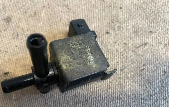 Audi TT Mk1 Turbo solenoid valve 058906283C