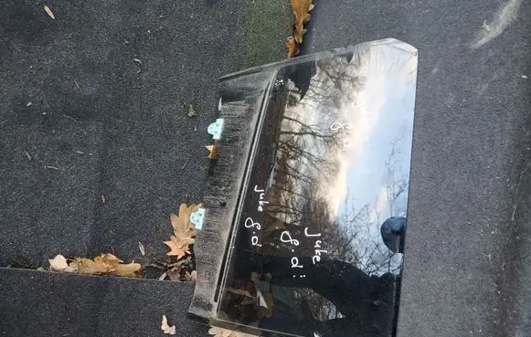 Nissan Juke I F15 Rear door window glass