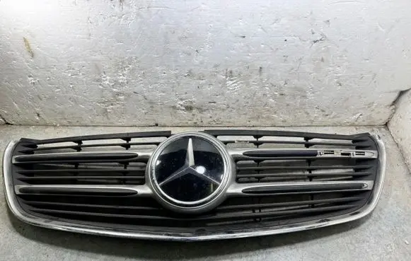 Mercedes-Benz V Class W447 Front bumper upper radiator grill A4478880223 A4478800383