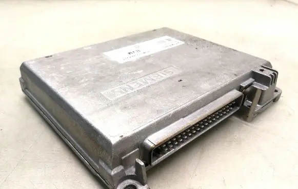 Renault Laguna I Engine control unit/module S101725114Q 7700864275