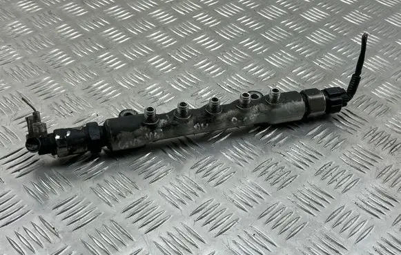 Toyota Avensis T250 Fuel main line pipe